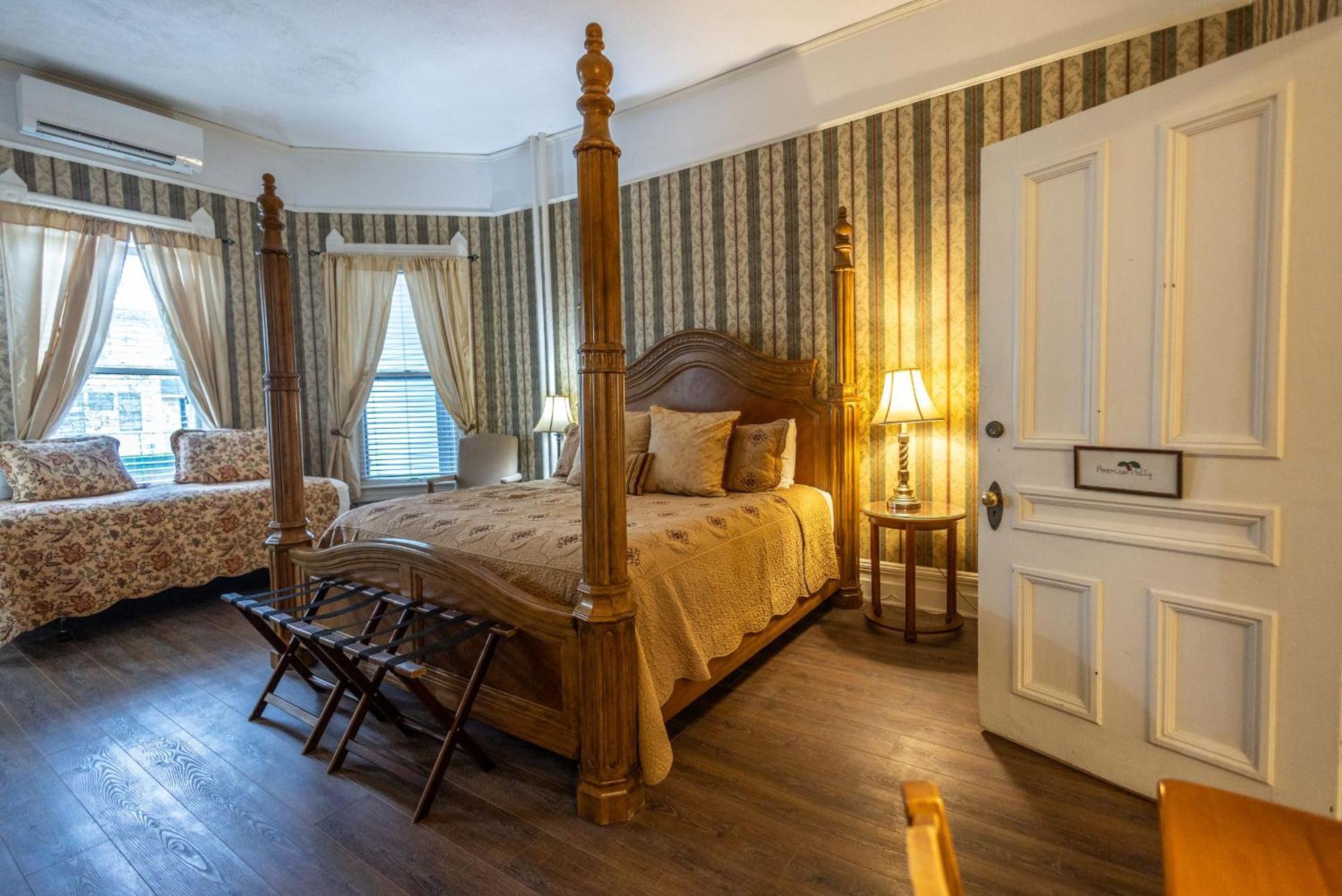 1898 Waverly Inn Хендерсънвил Екстериор снимка
